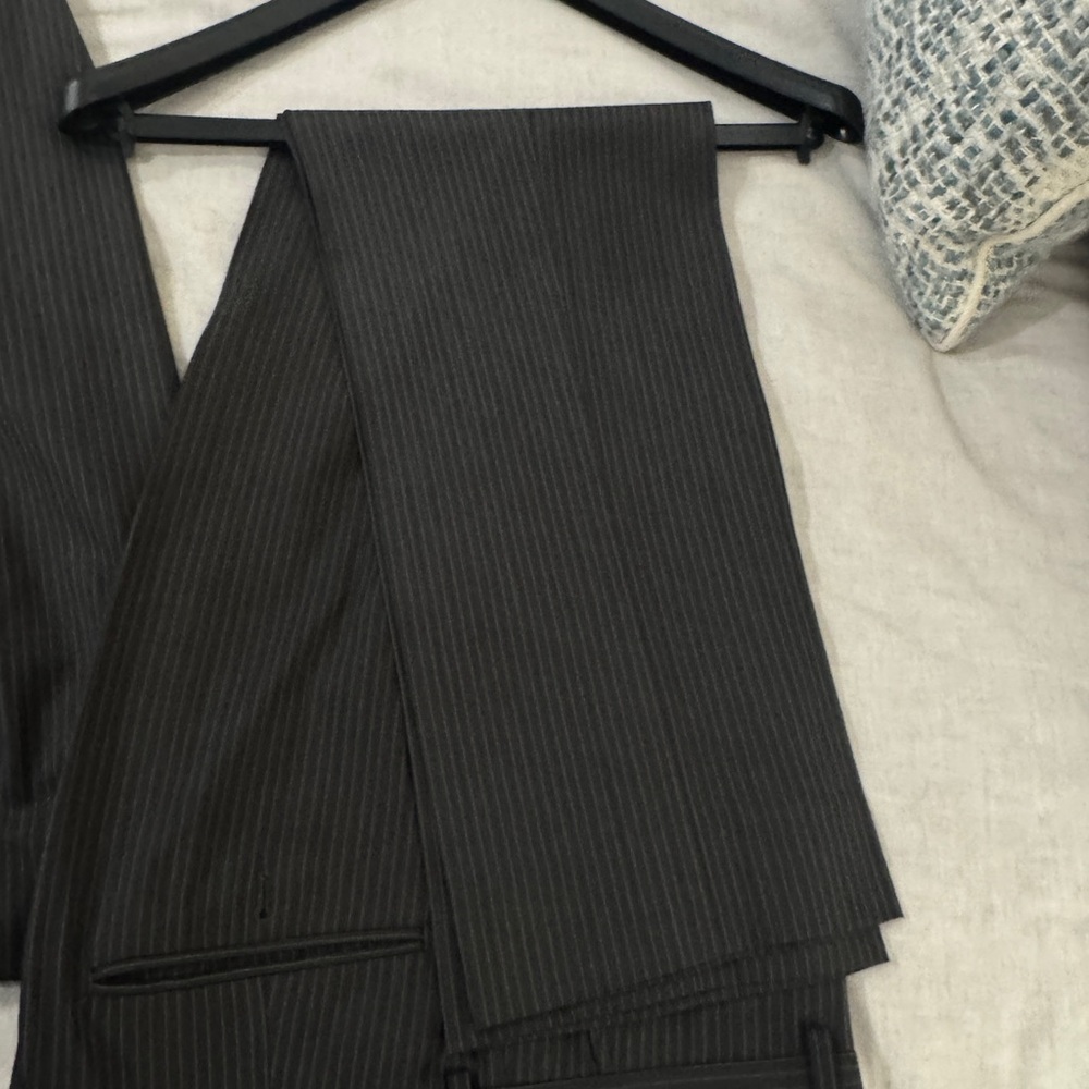 Perry Ellis Gray Pinstripe Suit Classic Formal Wear